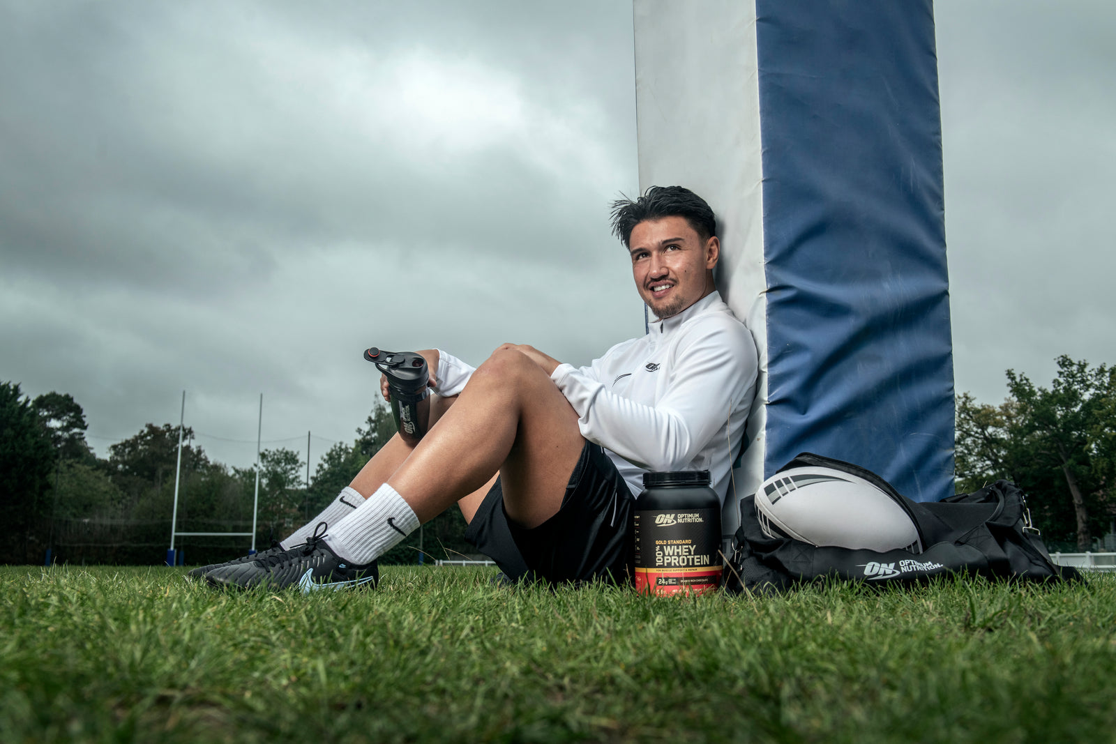 Marcus Smith training on the rugby pitch